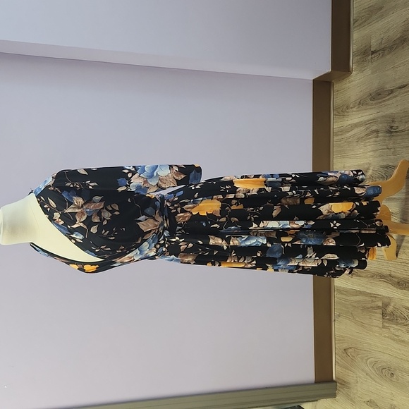 UNIQUE VINTAGE floral wrap dress - Picture 8 of 13